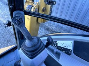 2016 CAT 450F Extendahoe (36)