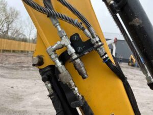 2020cat305.5e2miniexcavator_e9a53f0d90ca41fb992f4e2b12216d08